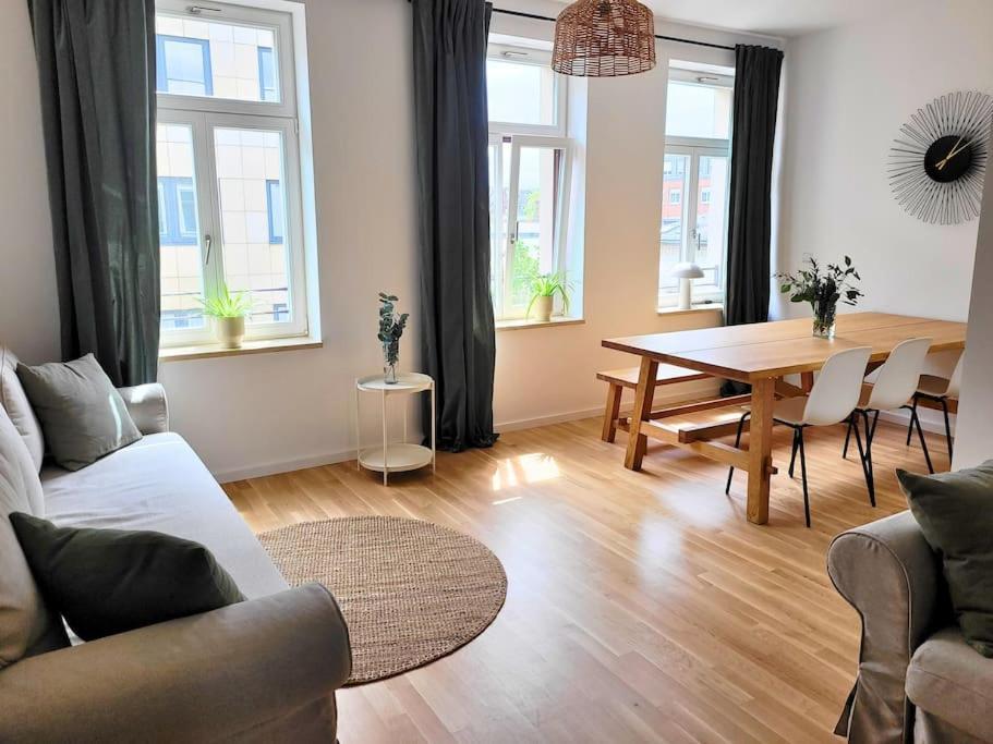 Stylisches Zentrales City-Apartment Mit 2 Balkonen Leipzig Exteriör bild