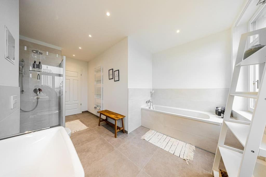 Stylisches Zentrales City-Apartment Mit 2 Balkonen Leipzig Exteriör bild